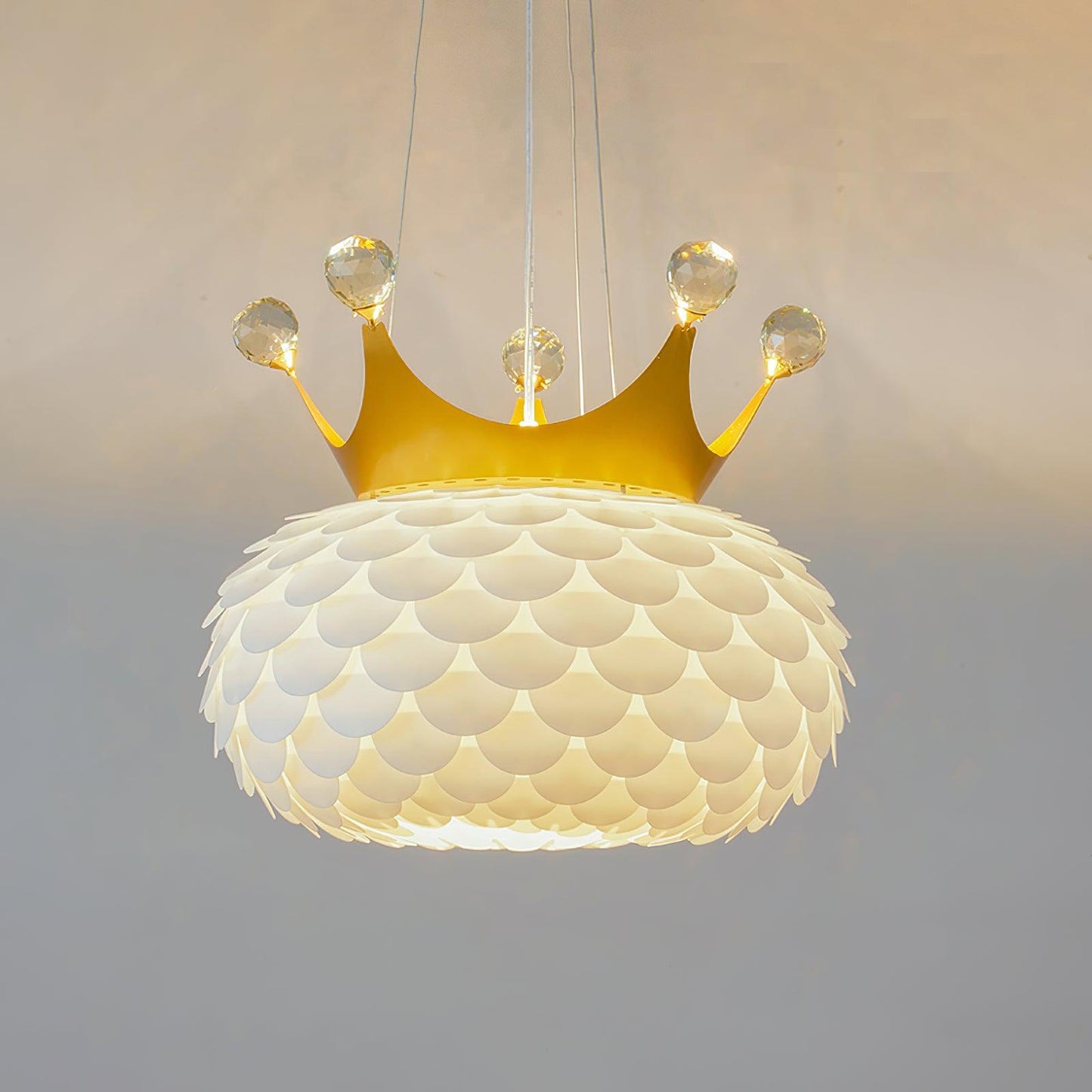 Aluvia Crown Pendant Lamp ∅ 17.7″ x H 23.2″ / Dia 45cm x H 59cm / Gold Pendant light
