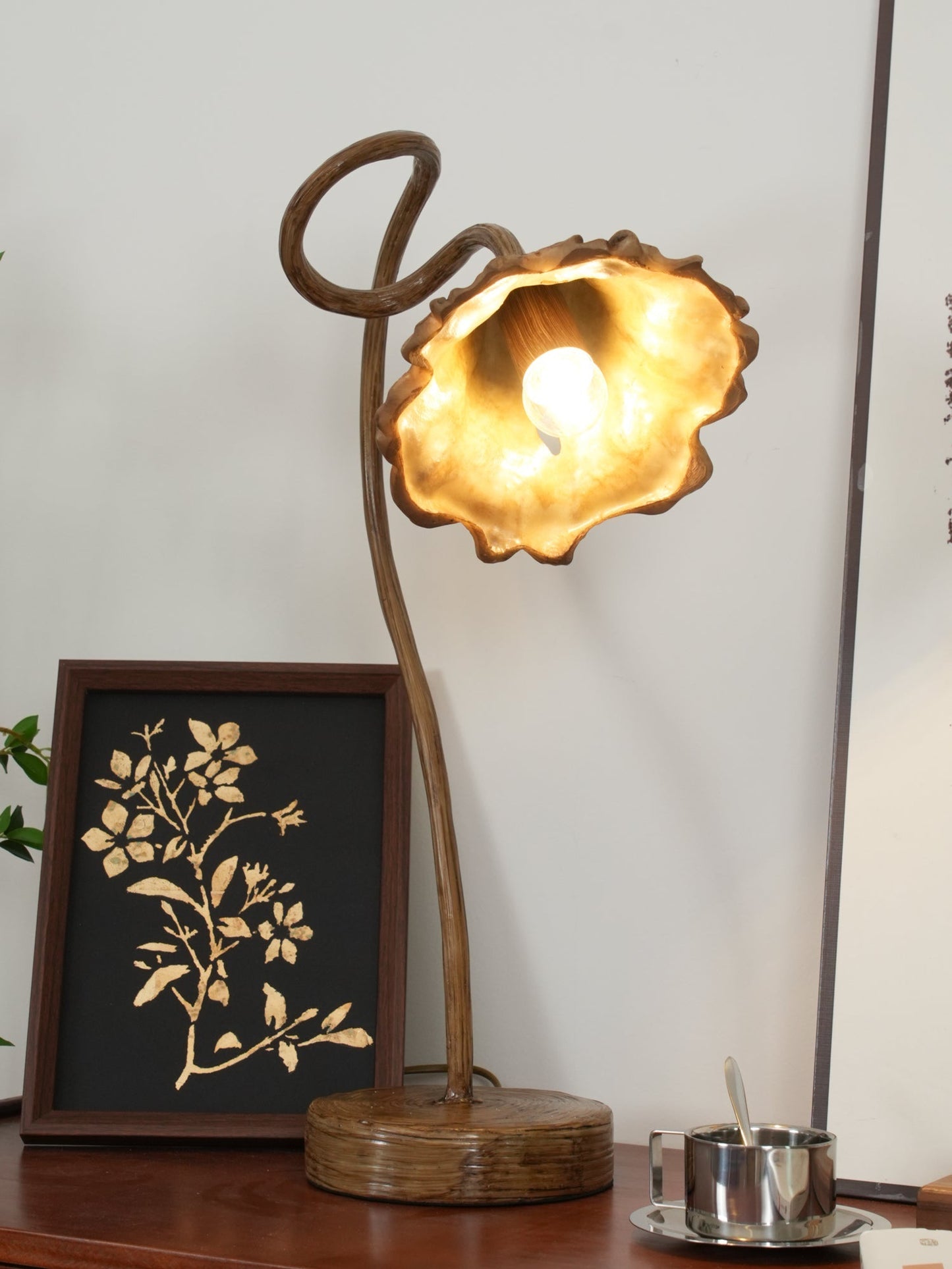 Artistic Lotus Leaf Table Lamp Table lamp
