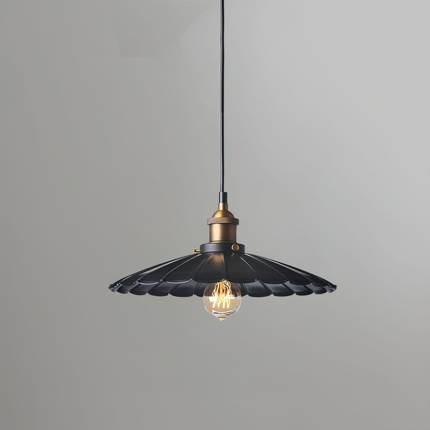 Black Skirt Pendant Light ∅ 13.8″ x H 5.5″ / Dia 35cm x H 14cm / Gold & Black Pendant light