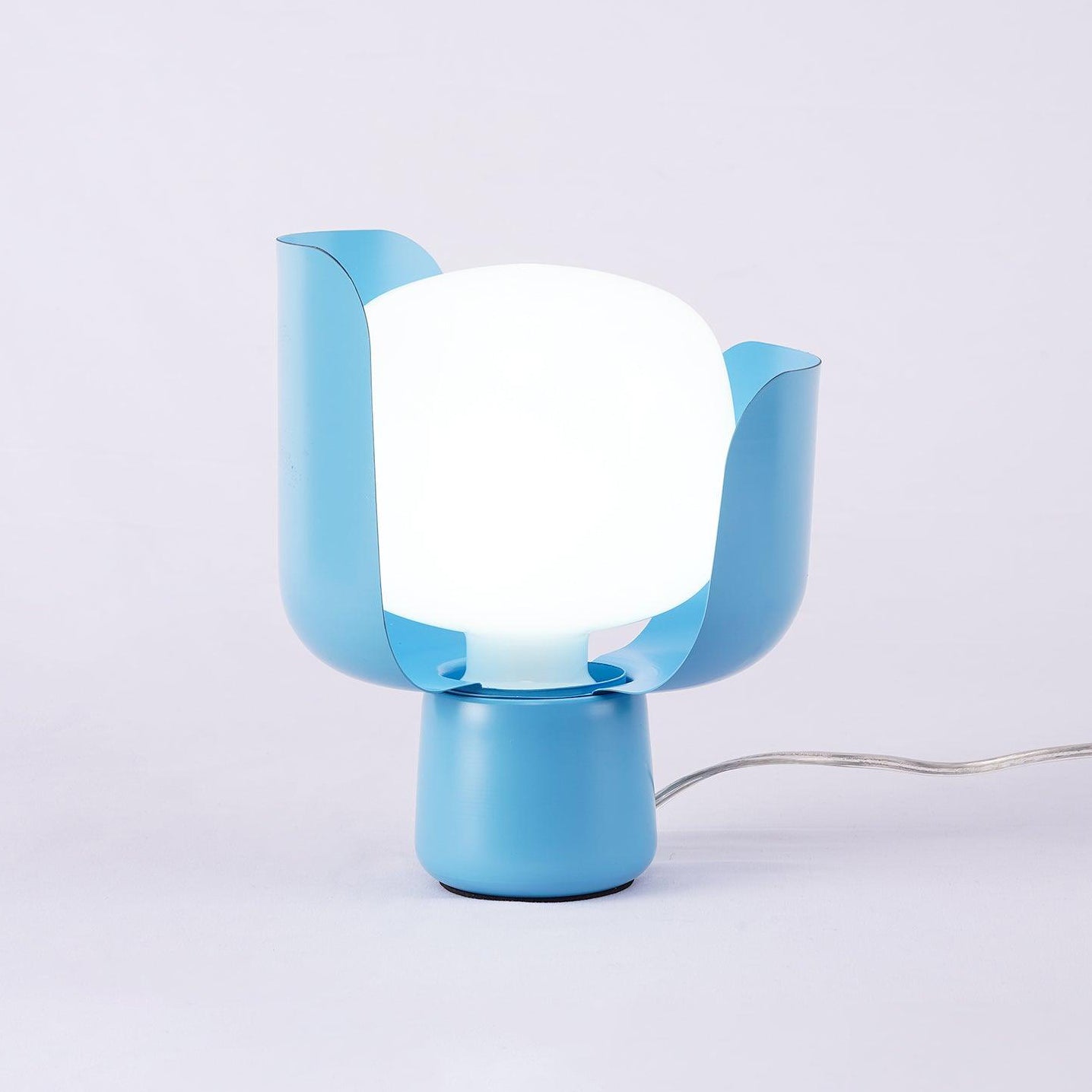 Petals Glass Table Lamp ∅ 5.9″ x H 9.4″ / Dia 15cm x H 24cm / Blue / US Plug Table lamp