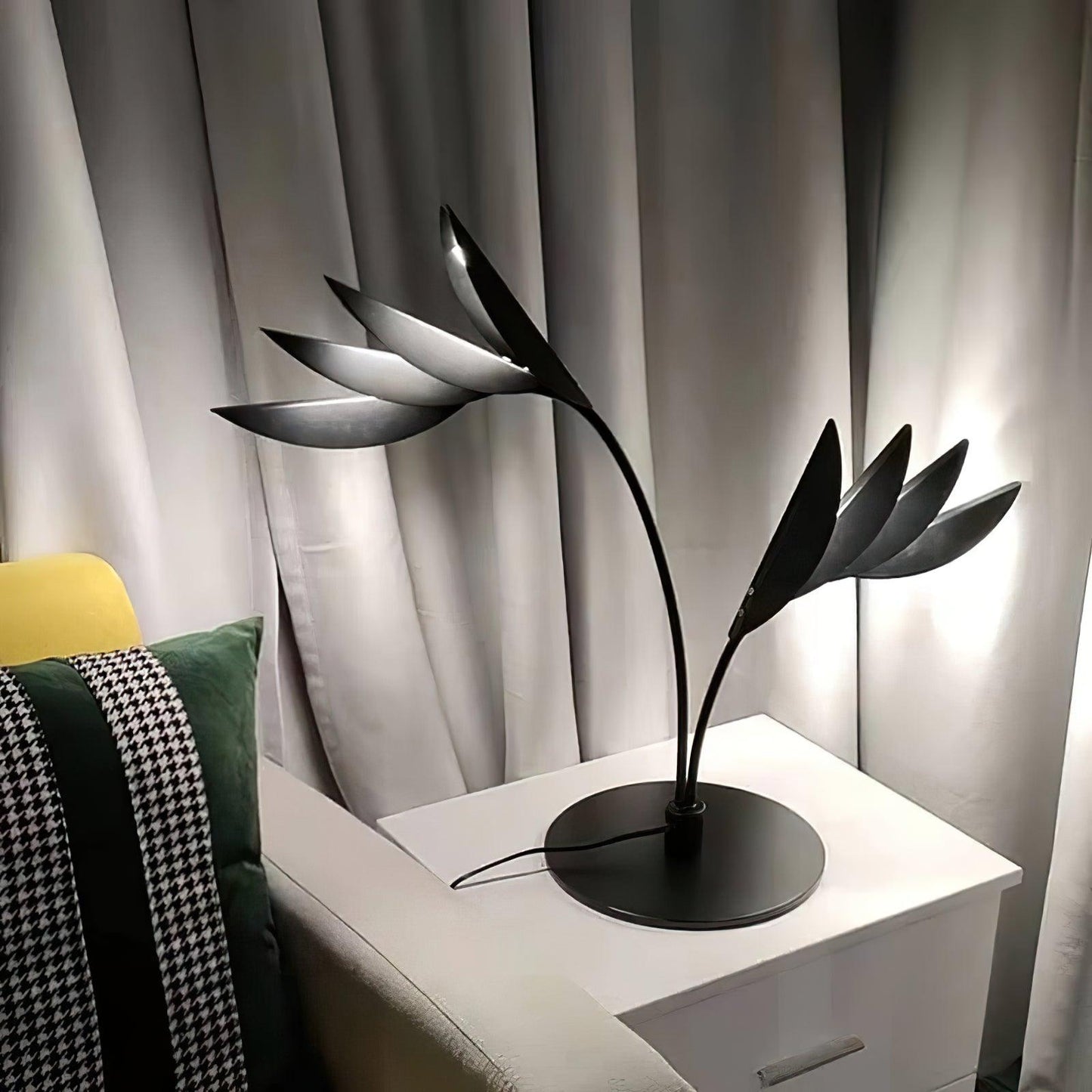 Double Leaf Table Lamp