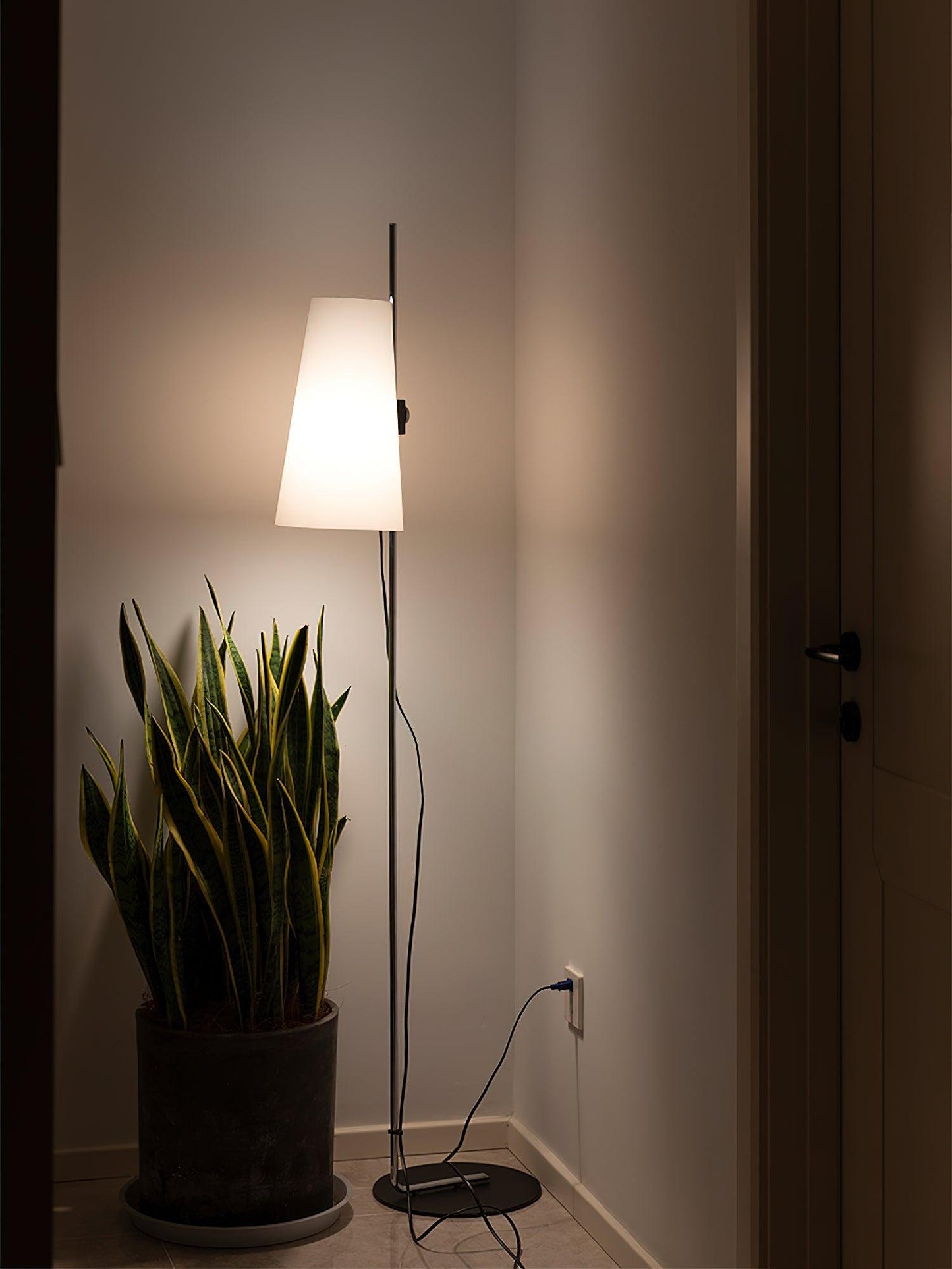 Lupe Floor Lamp