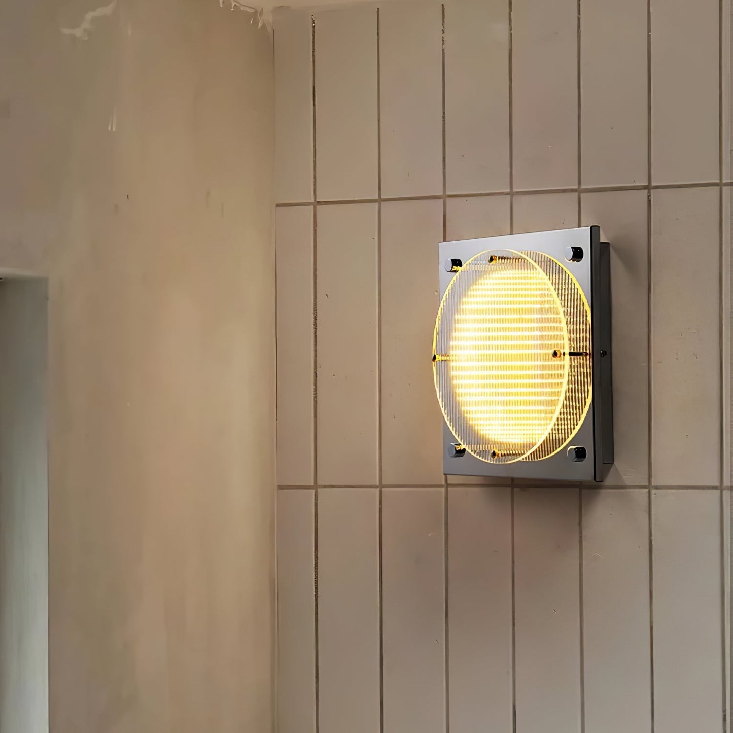 Prism Shield Wall Sconce ∅ 9.4″ x H 9.4″ / Chrome / Warm Light Wall lamp
