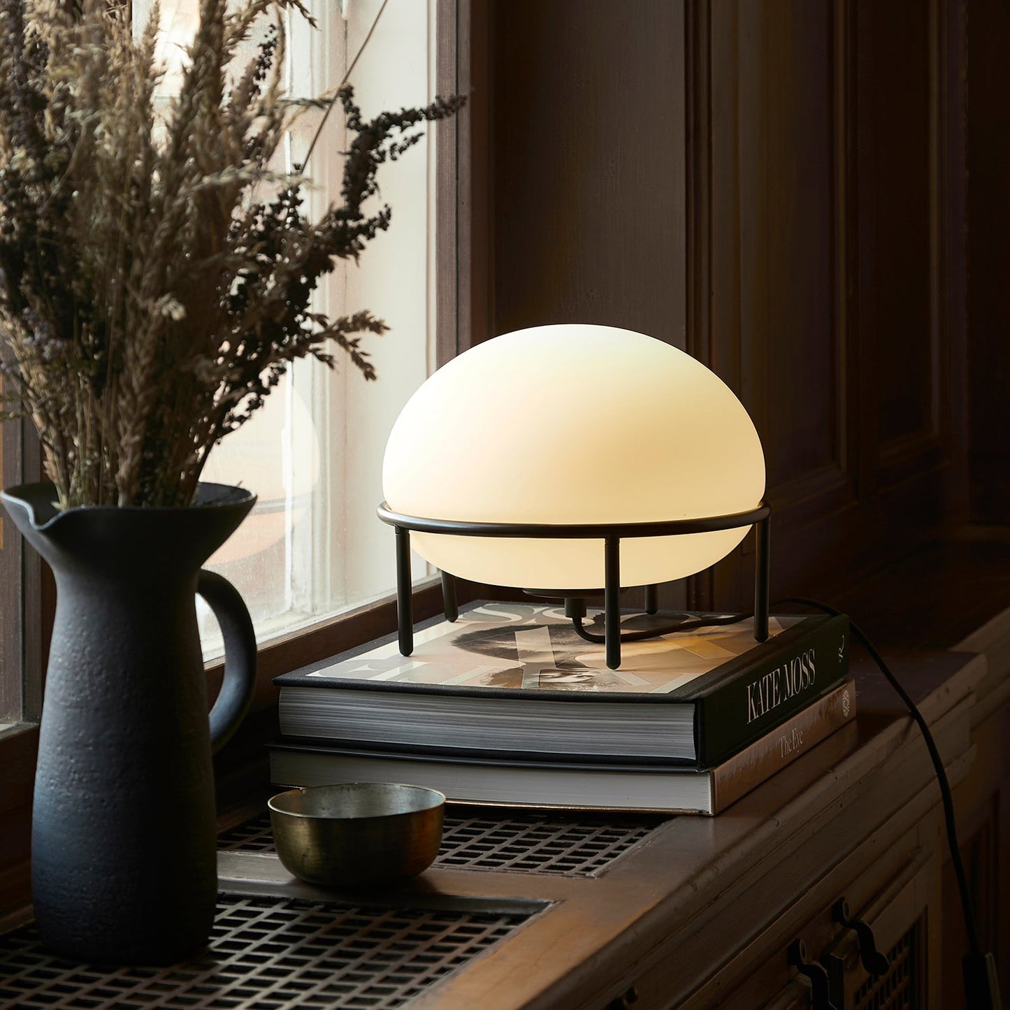 مصباح طاولة المضخة