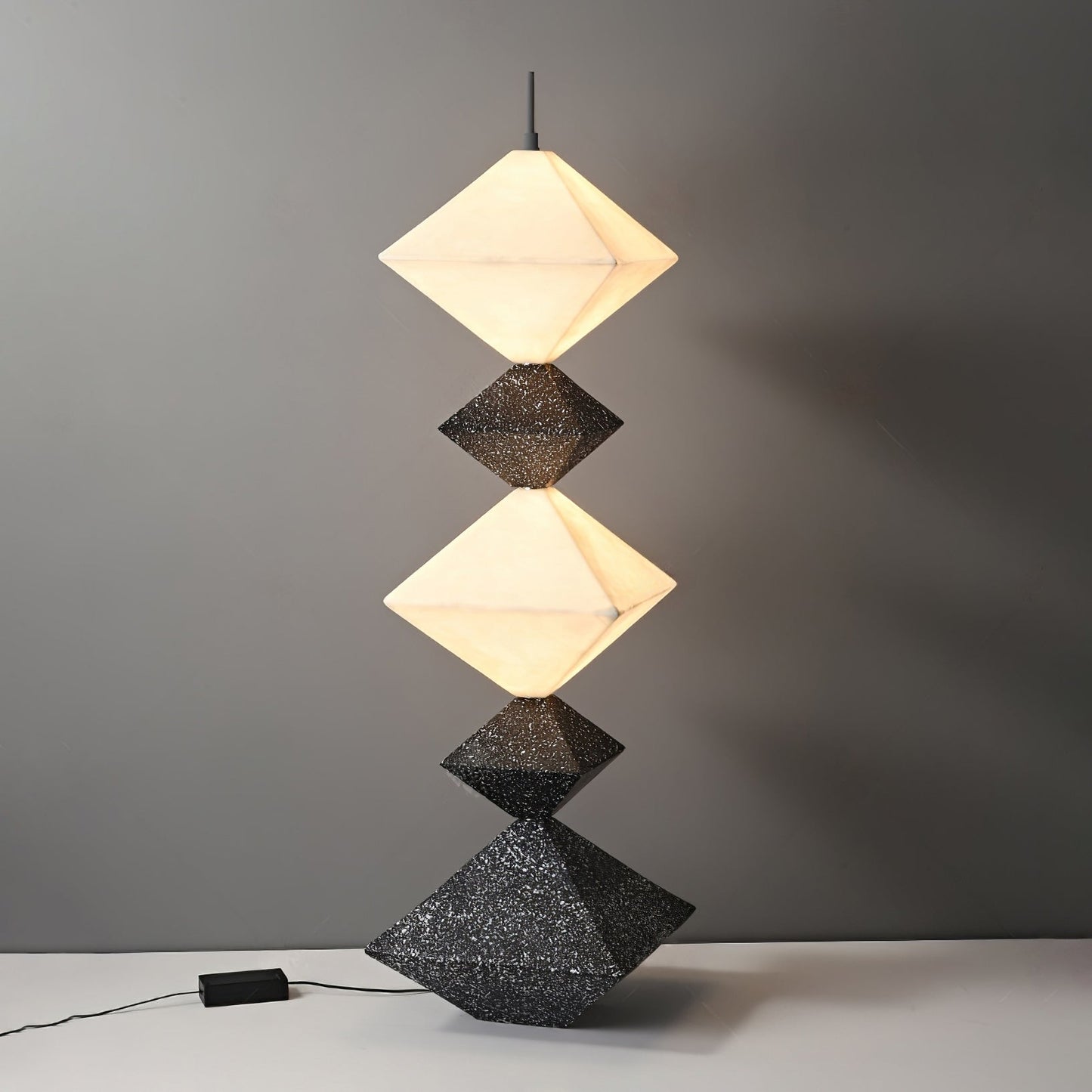 Rhombus Cube Floor Lamp ∅ 17.7″ x H 61″ / Dia 45cm x H 155cm / Black & White / US Plug Floor lamp