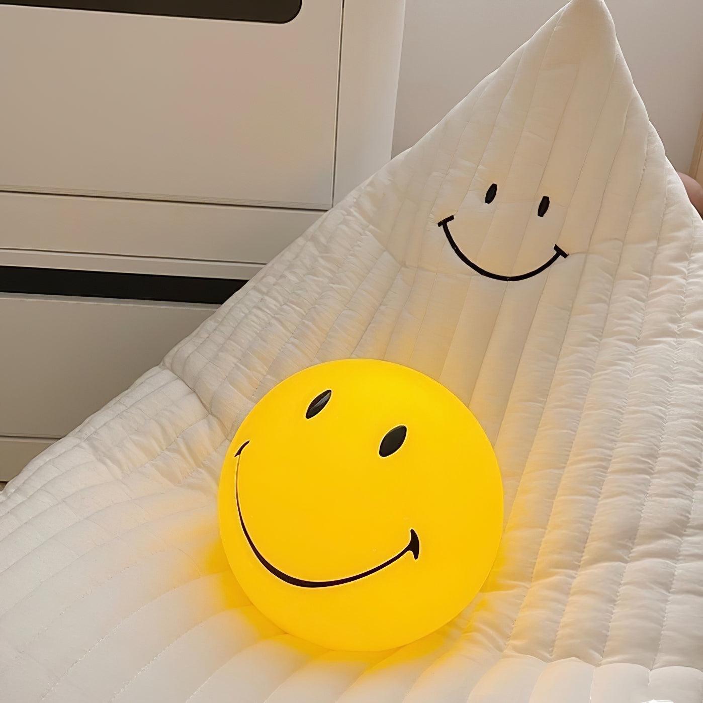 Smiling wiederaufladbare Tischlampe mit eingebautem Akku