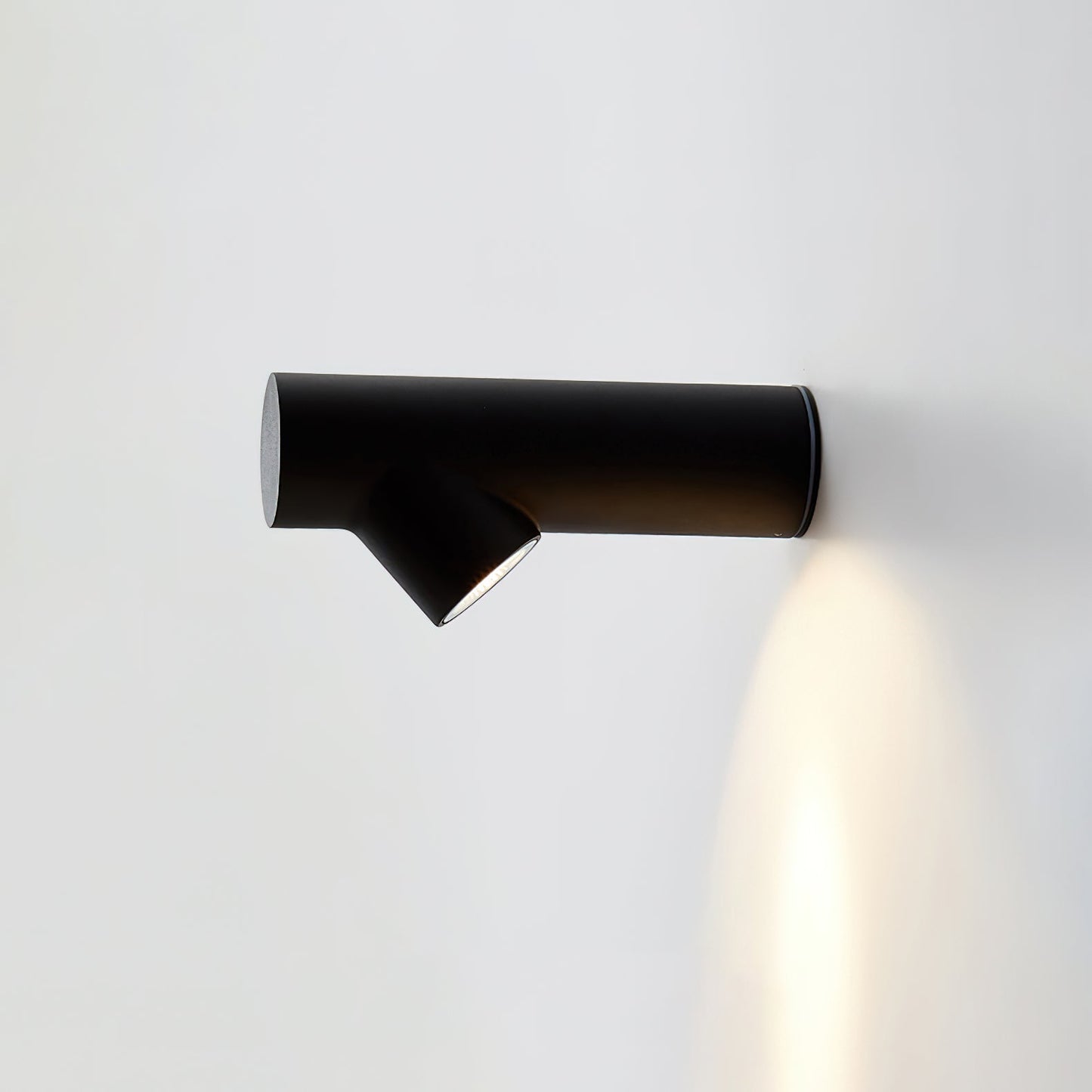 Pipeline Tube Wall Sconce ∅ 2.4″ x H 3.9″ x L 9.1″ / Black & Warm Light / Single Wall lamp