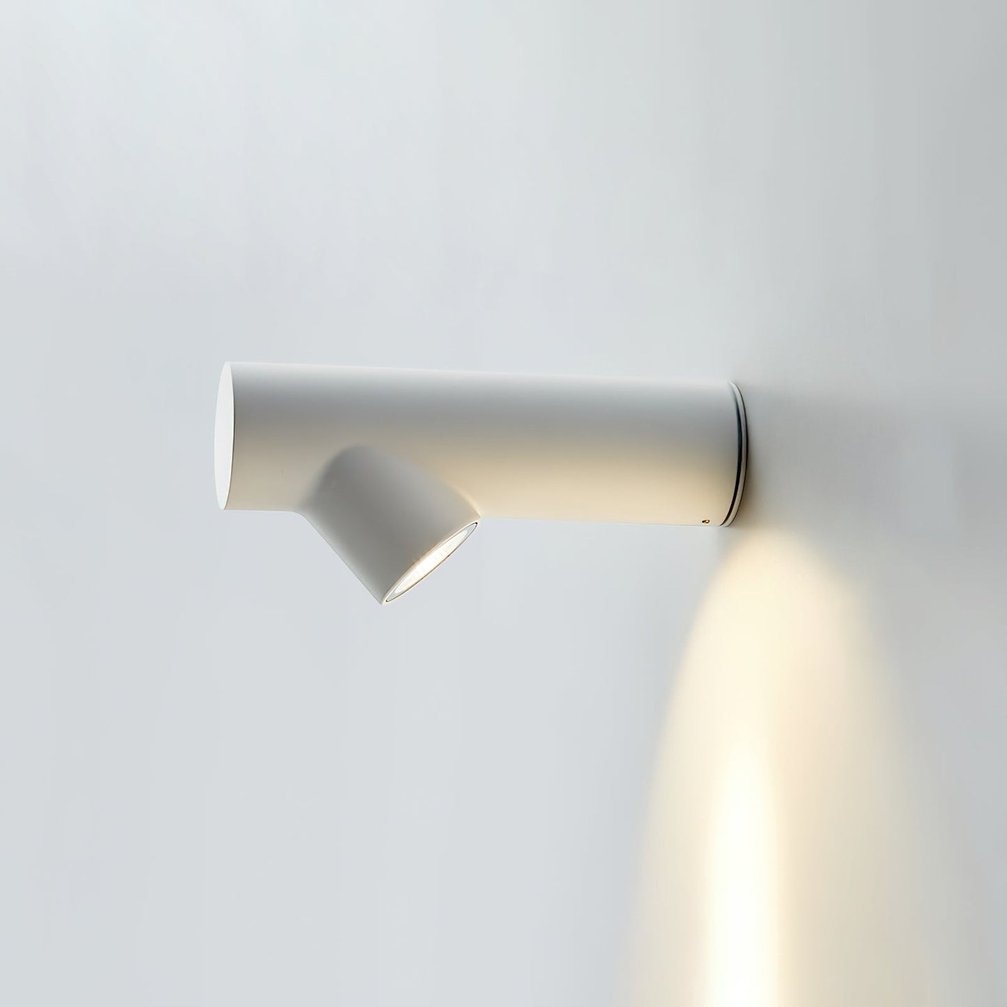 Pipeline Tube Wall Sconce ∅ 2.4″ x H 3.9″ x L 9.1″ / White & Warm Light / Single Wall lamp