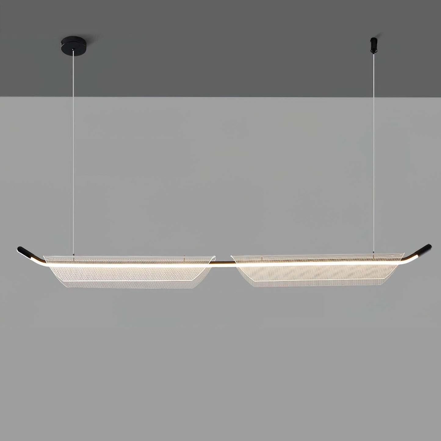 Two Boats Acrylic Pendant Light L 59’’ x W 3.9’’ x H 5’’ / L 150cm x W 10cm x H 13cm / Black & Clear / Warm light