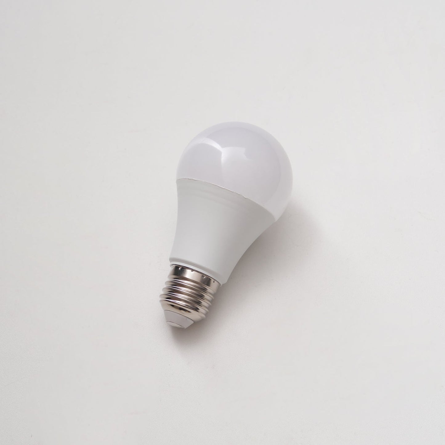 White LED Light E27 or E26 Bulb ∅ 2.5″ x H 5.1″ / No delivery if purchased separately 1001 Light source & accessories