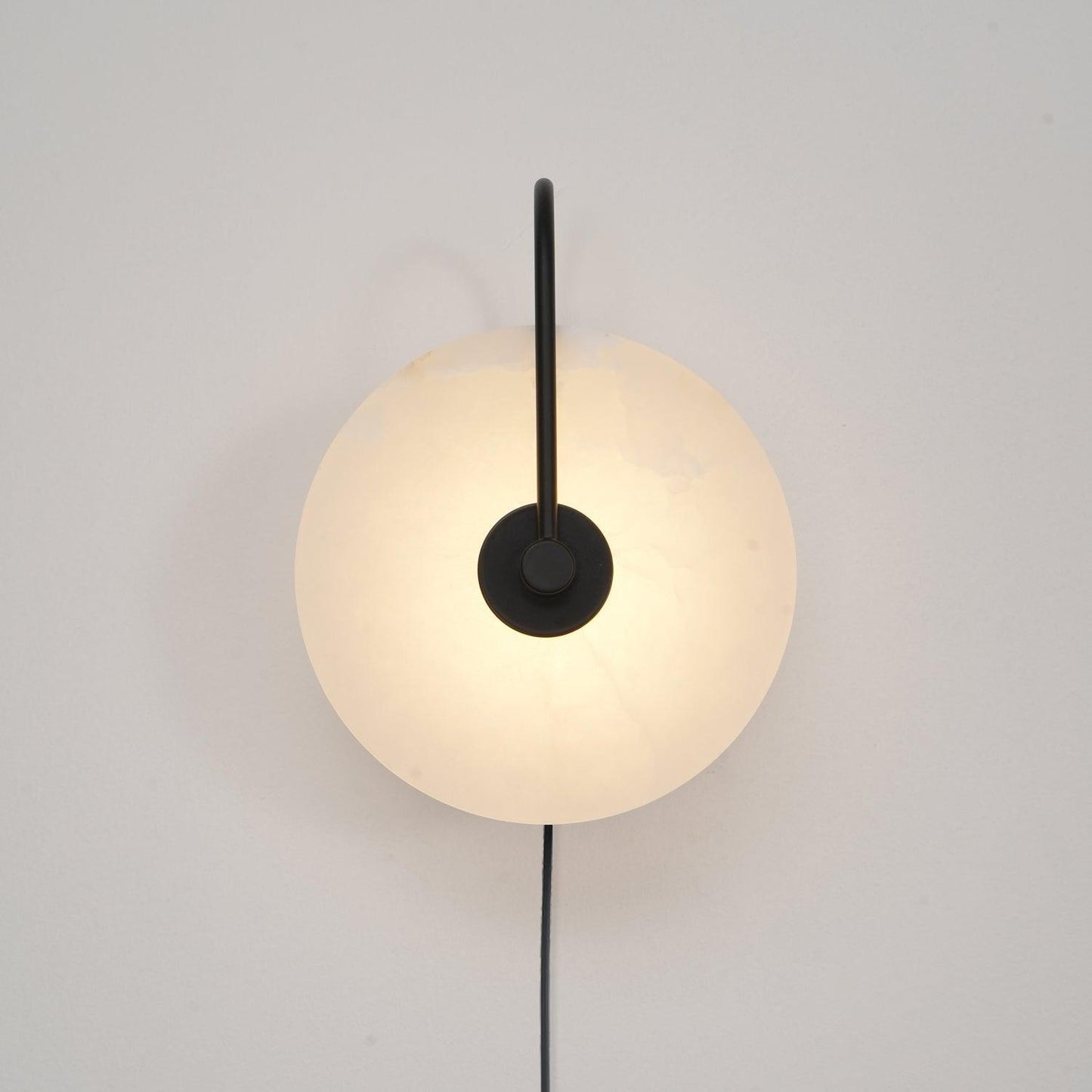 Alabaster LED-Plug-In-Wandleuchte