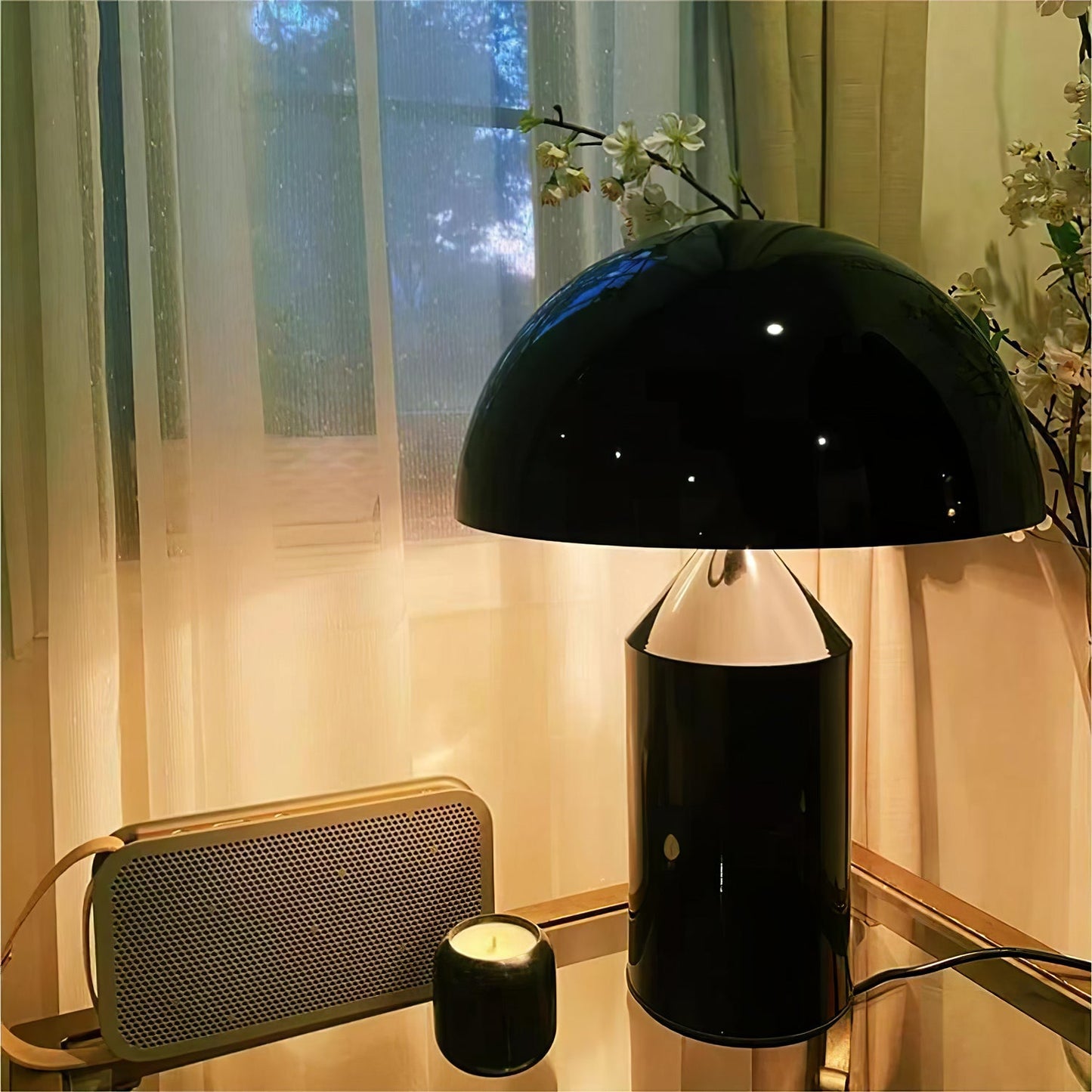 مصباح طاولة معدني من أتولو 