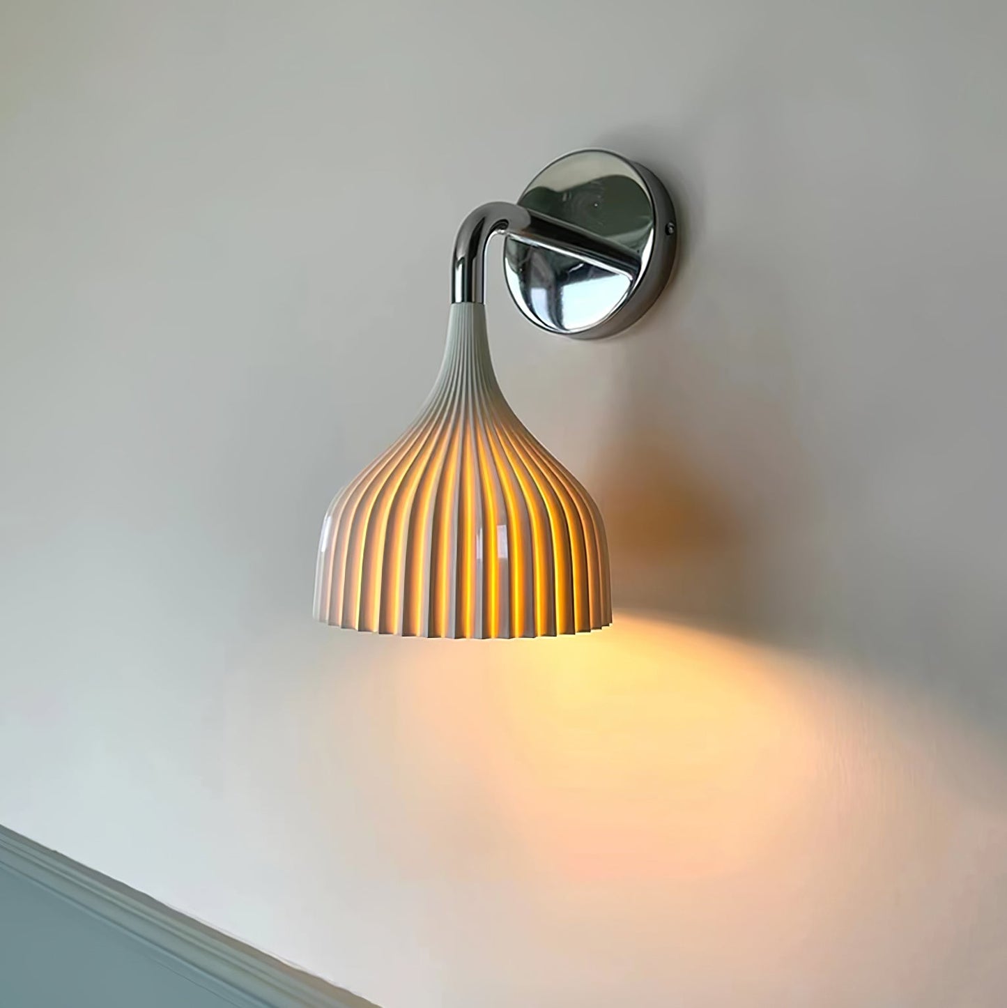 E Wall Lamp