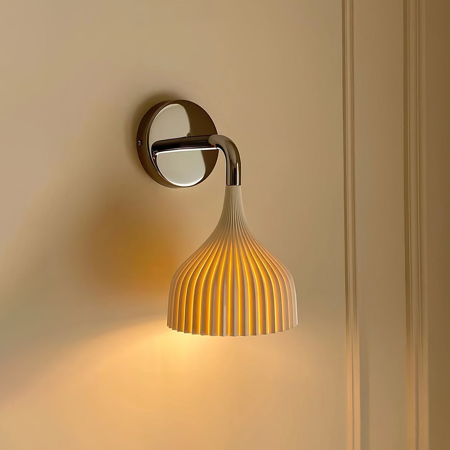 E Wall Lamp