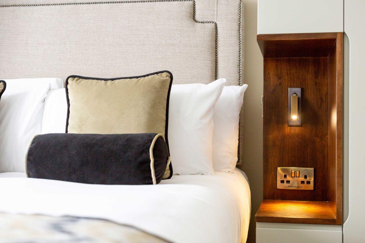 Embedded Bedside Plug-in Sconce