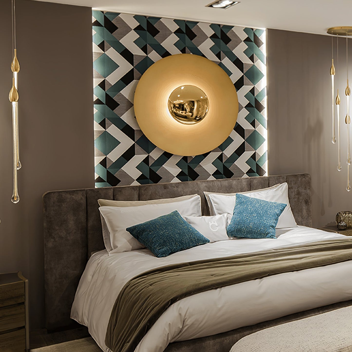 Simplicity Glow Plug-in Wall Light