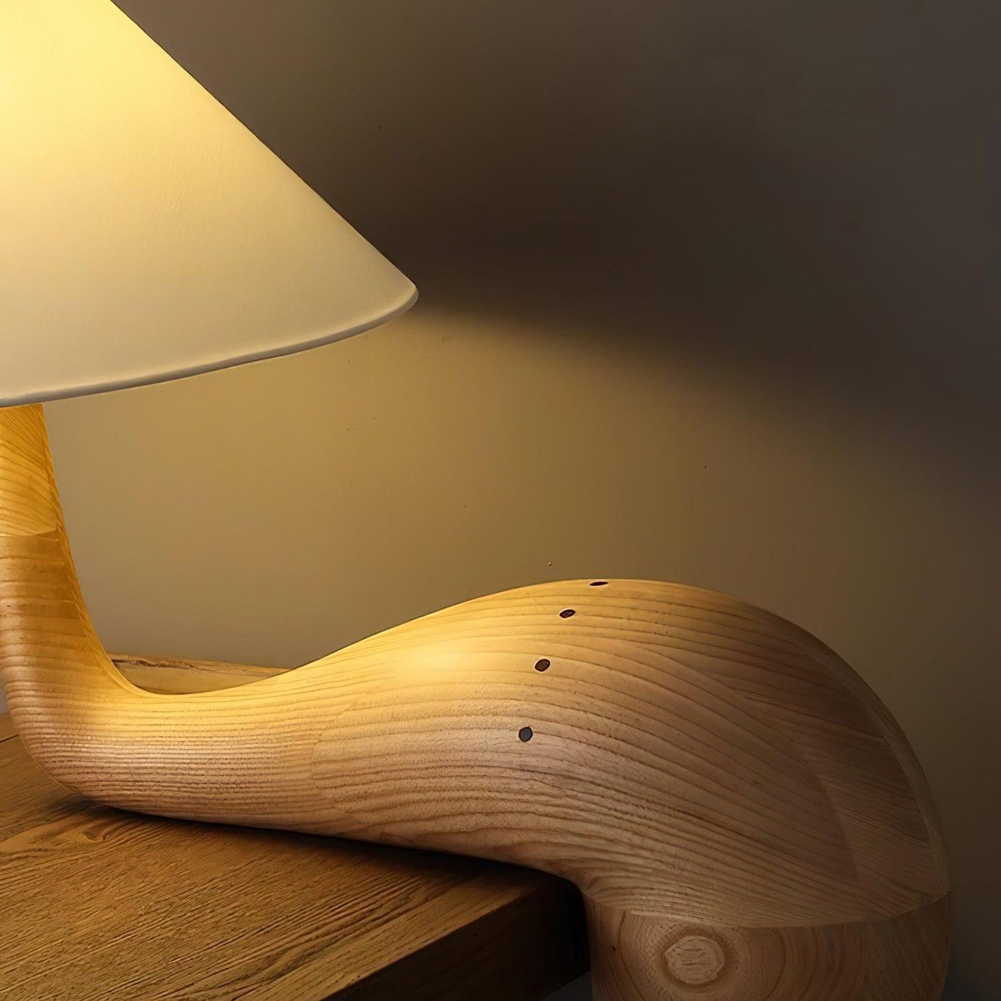 Kakuda Pine Desk Lamp