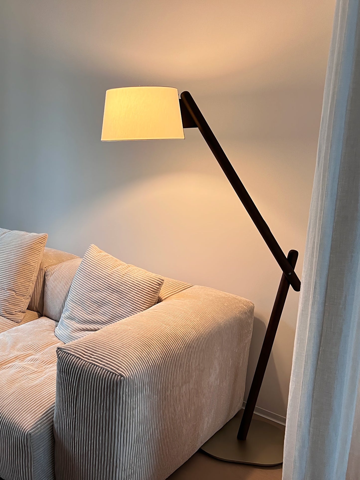 Lean Pivot Floor Lamp