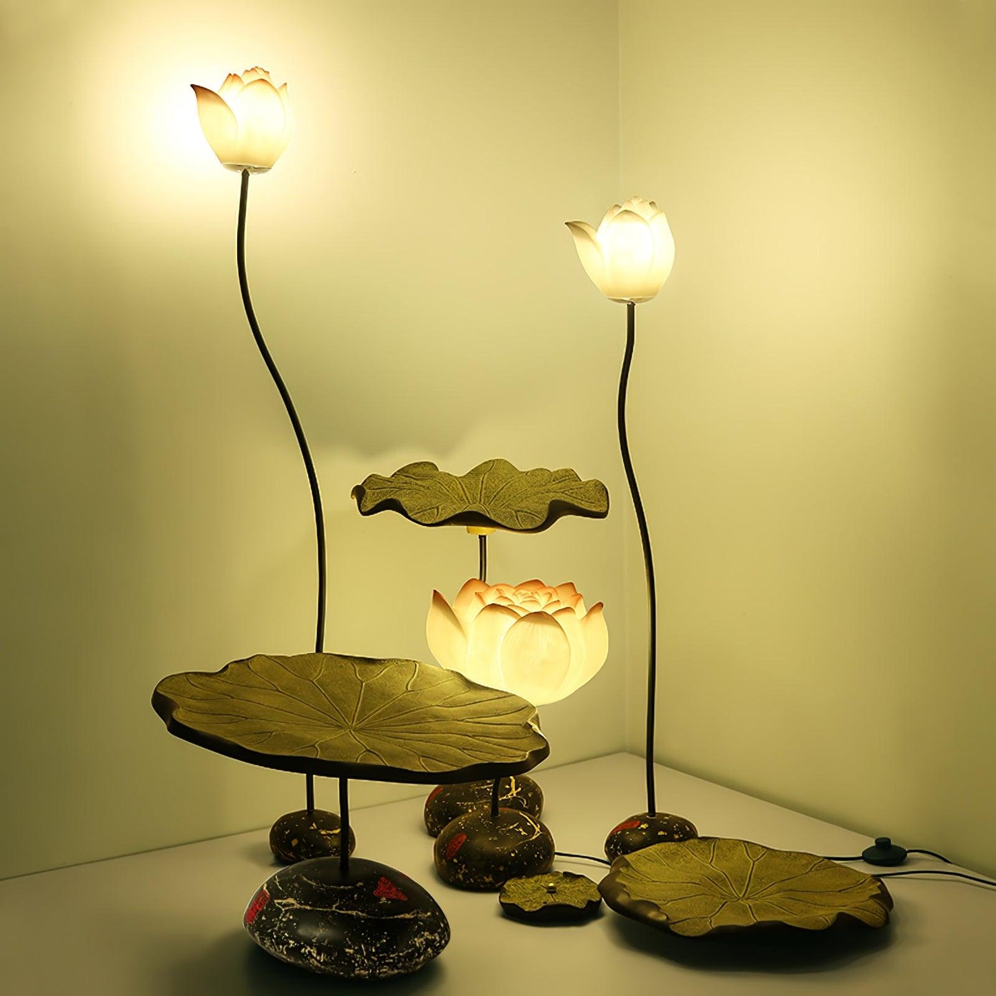 Lotus Stehlampe