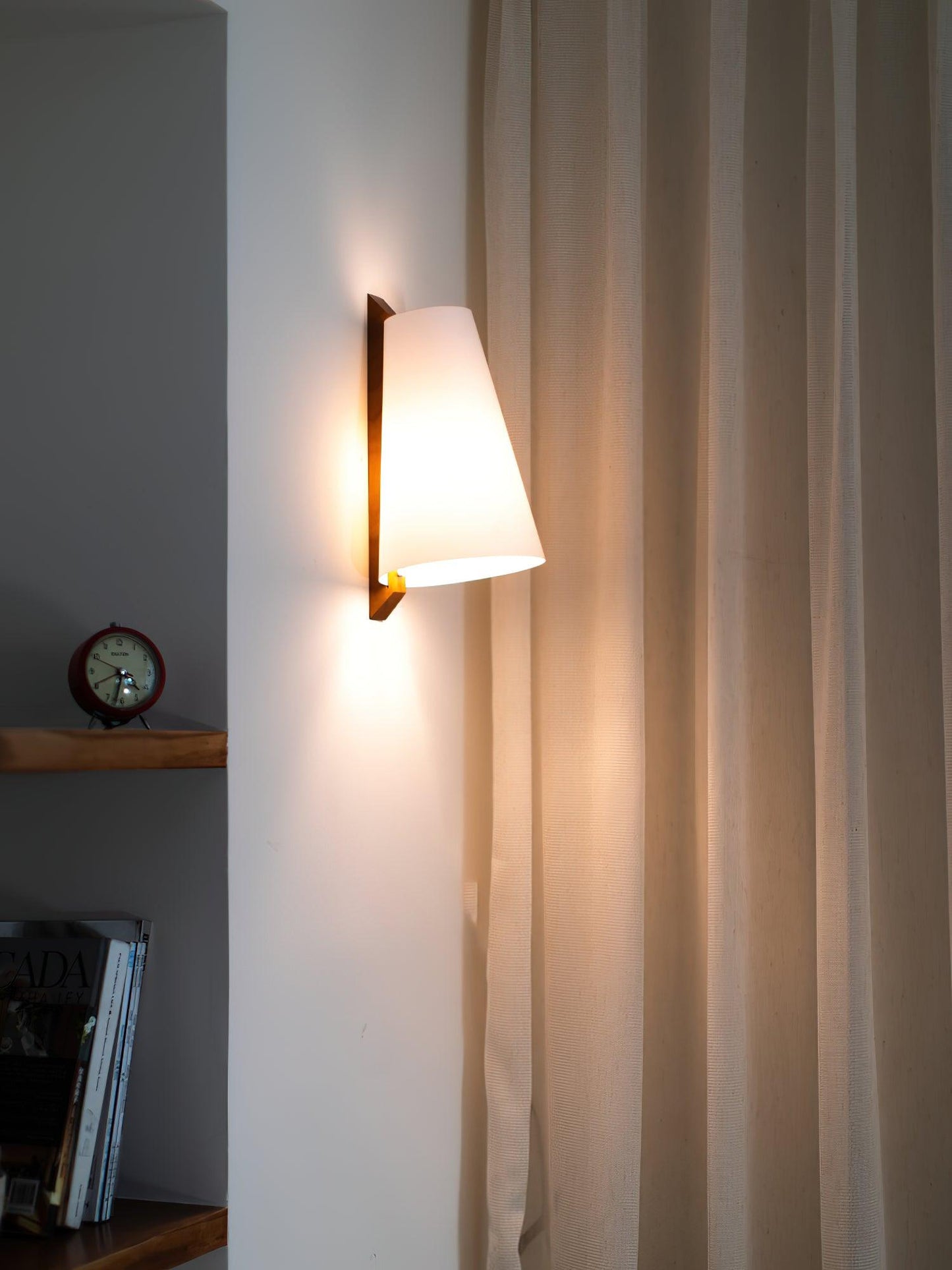 Lupe Wall Lamp