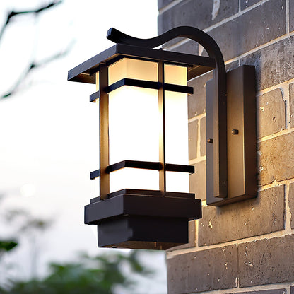 Madison Lantern Outdoor Wall Lamp