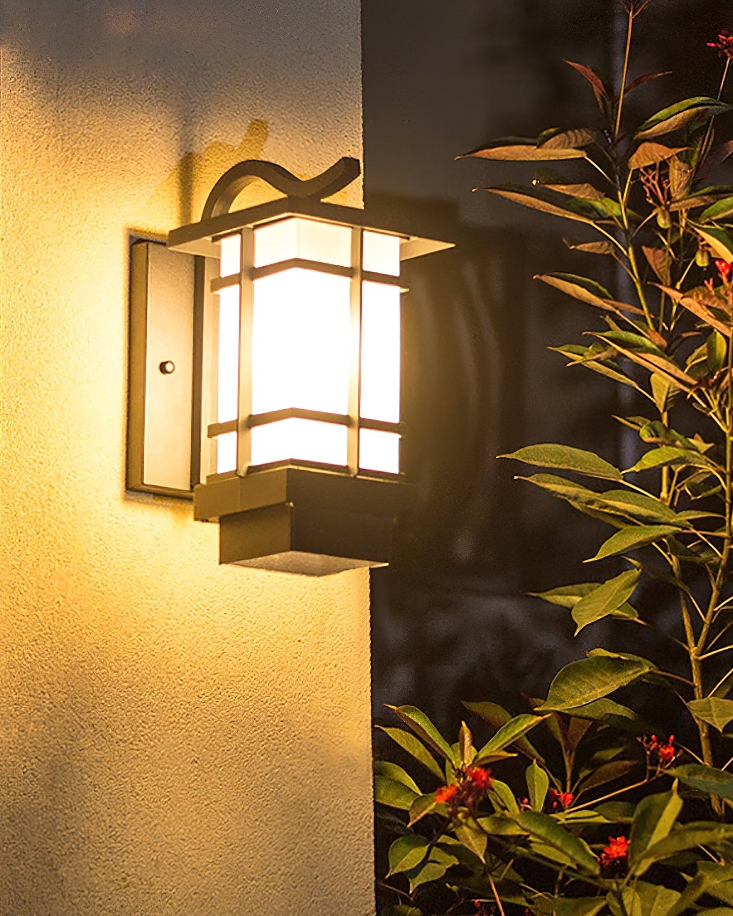 Madison Lantern Outdoor Wall Lamp