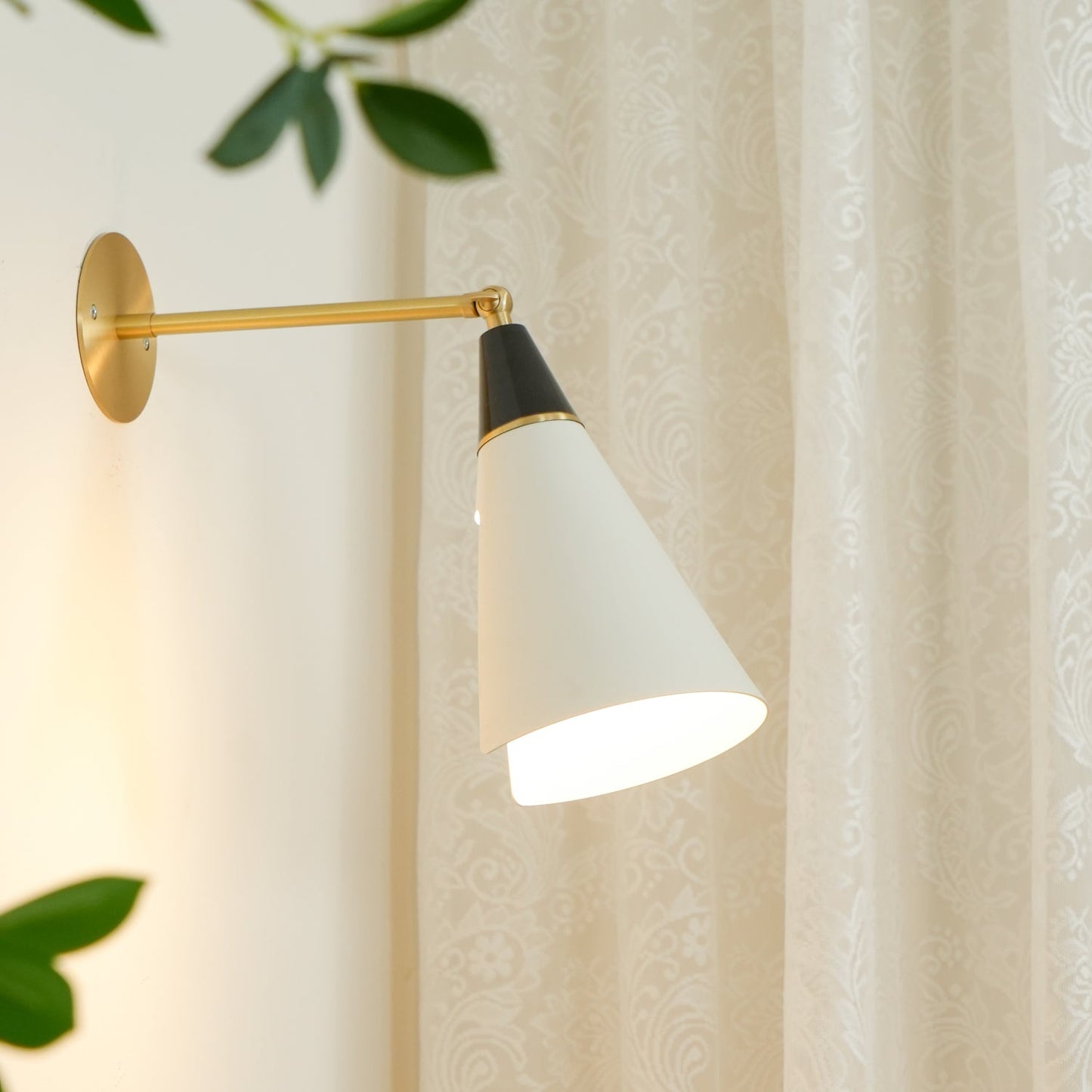 Petite Magari Wall Lamp