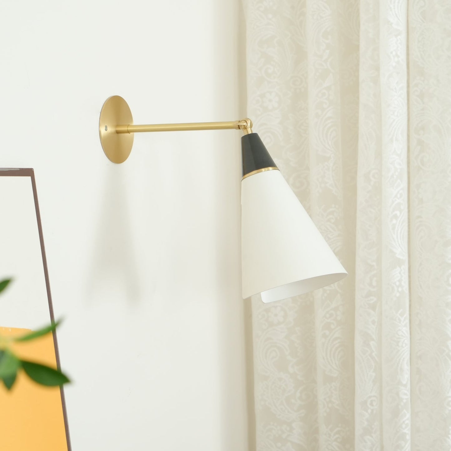 Petite Magari Wall Lamp