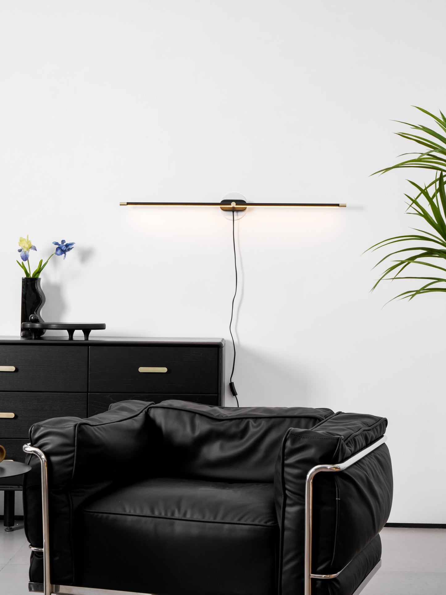 Minimalist Linear Plug-in Wall Lamp