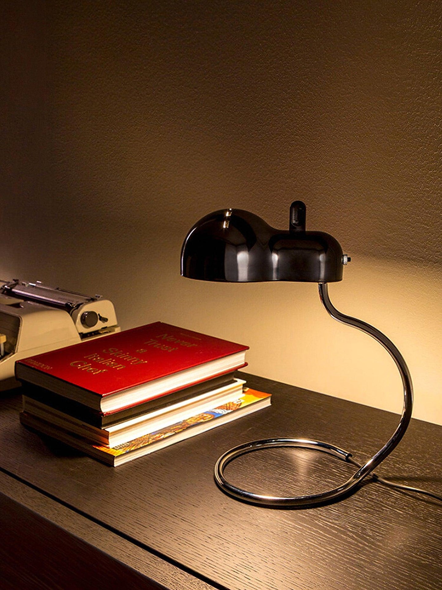 مصباح طاولة مينيتوبو