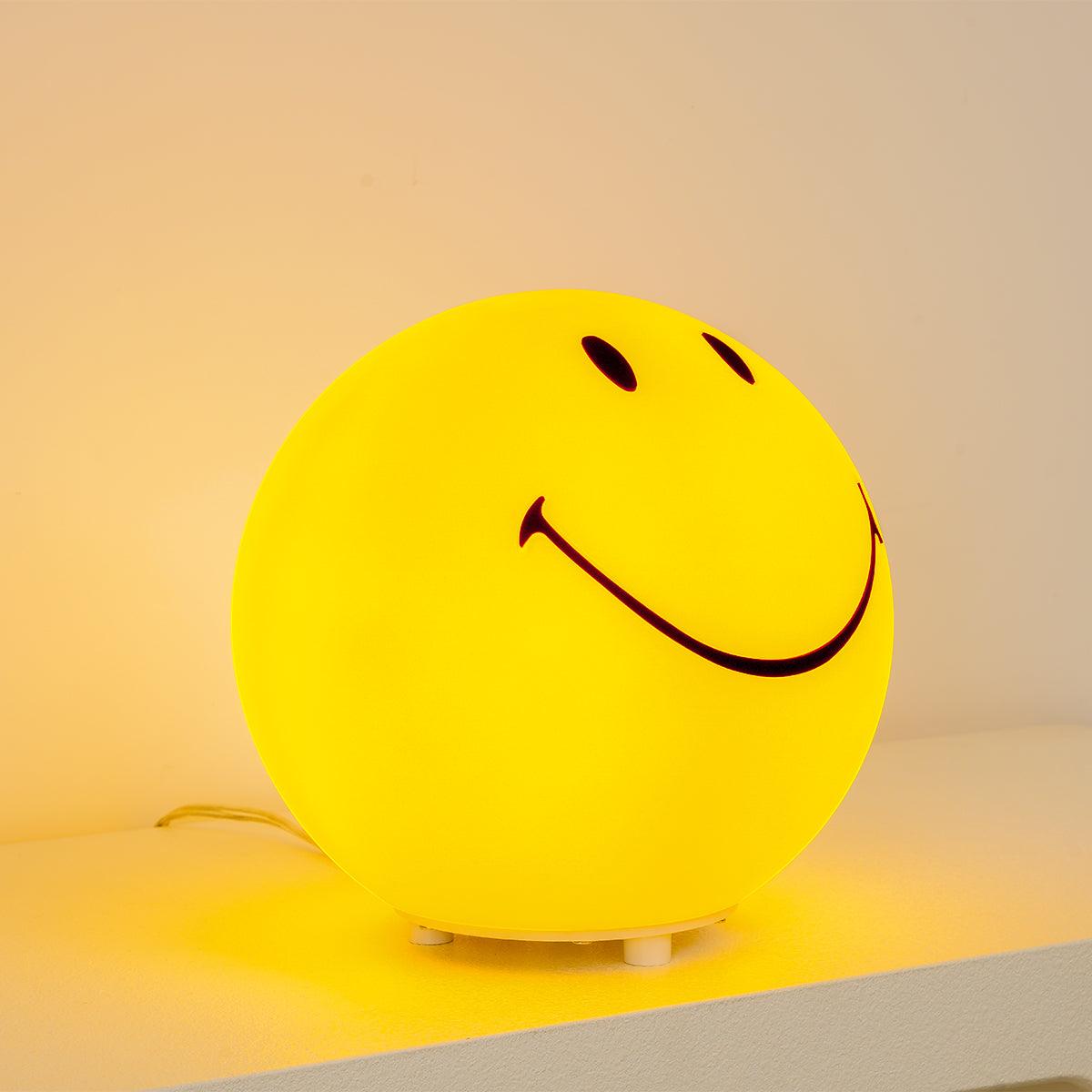 مصباح طاولة مدمج ببطارية قابلة للشحن مبتسم
