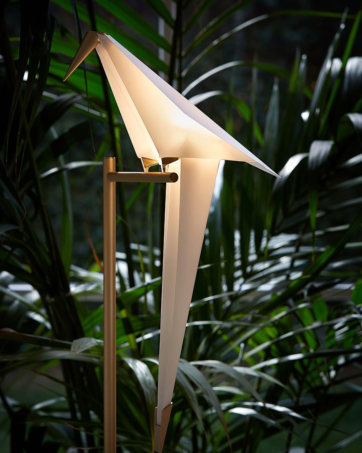 Stehlampe mit Papierkranich-Vogel 