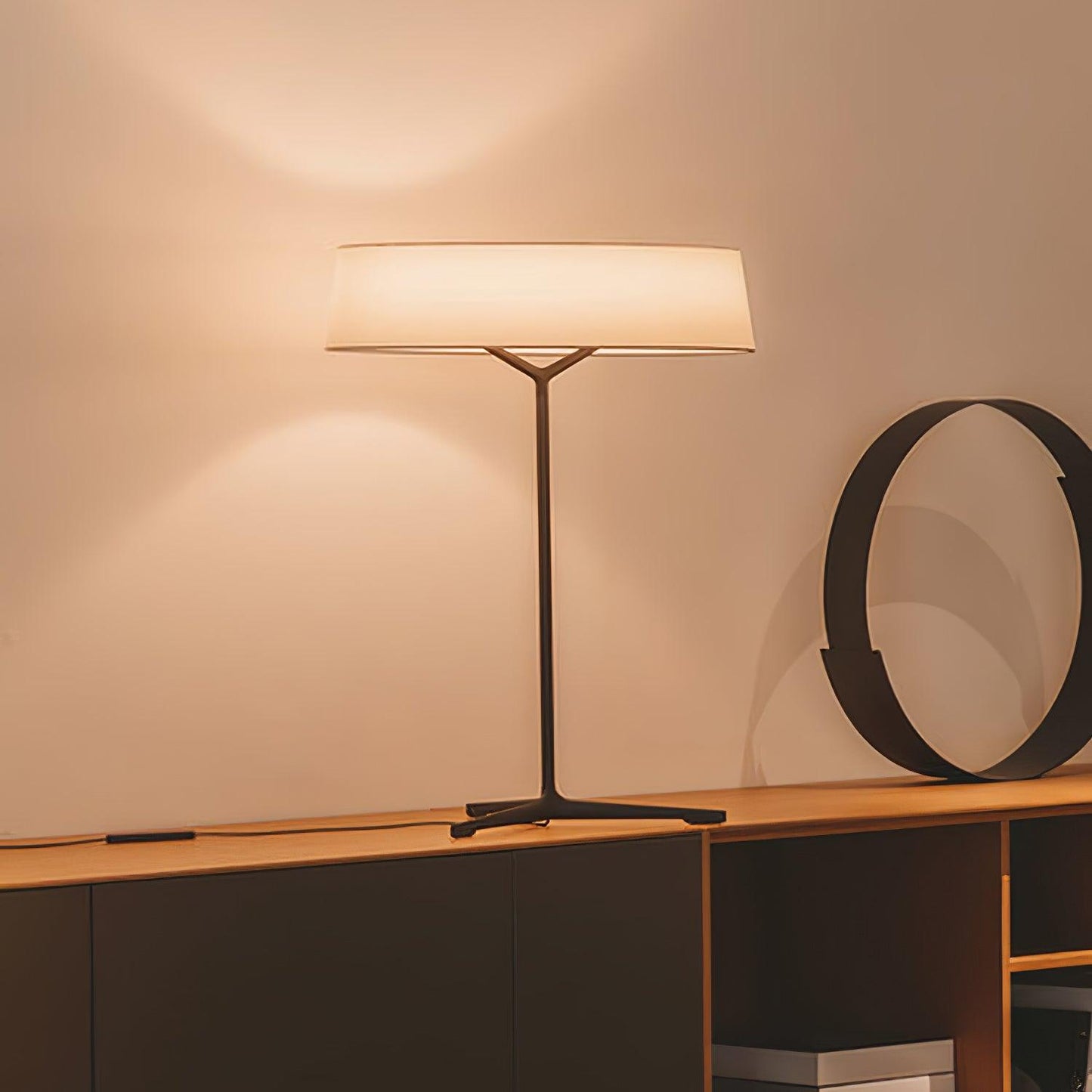 Dama Table Lamp