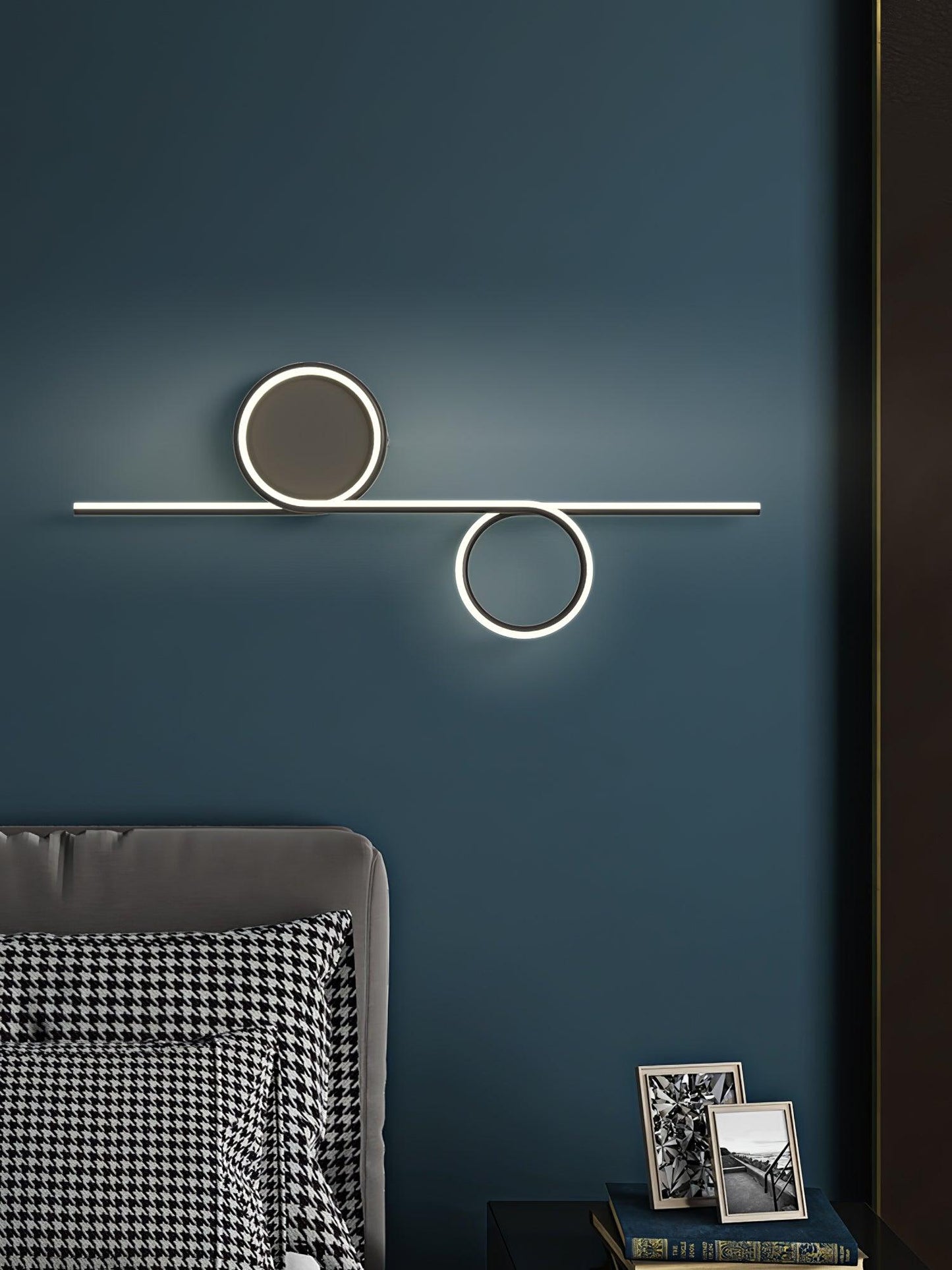 Rhythmic Line Wall Light