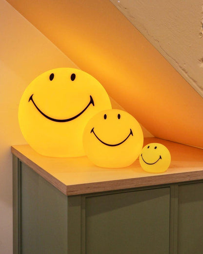 Smiling wiederaufladbare Tischlampe mit eingebautem Akku