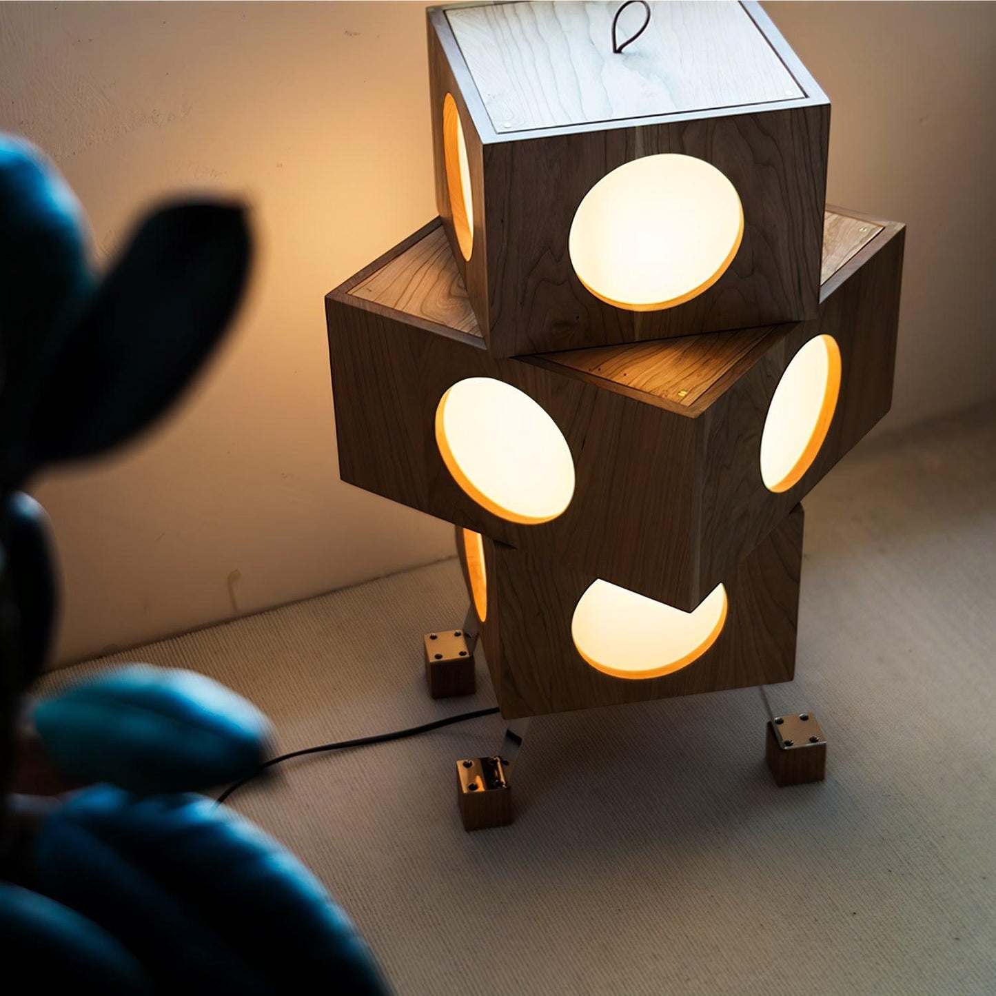 Quadratische Roboter-Stehlampe