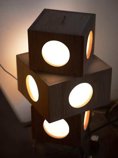 Quadratische Roboter-Stehlampe