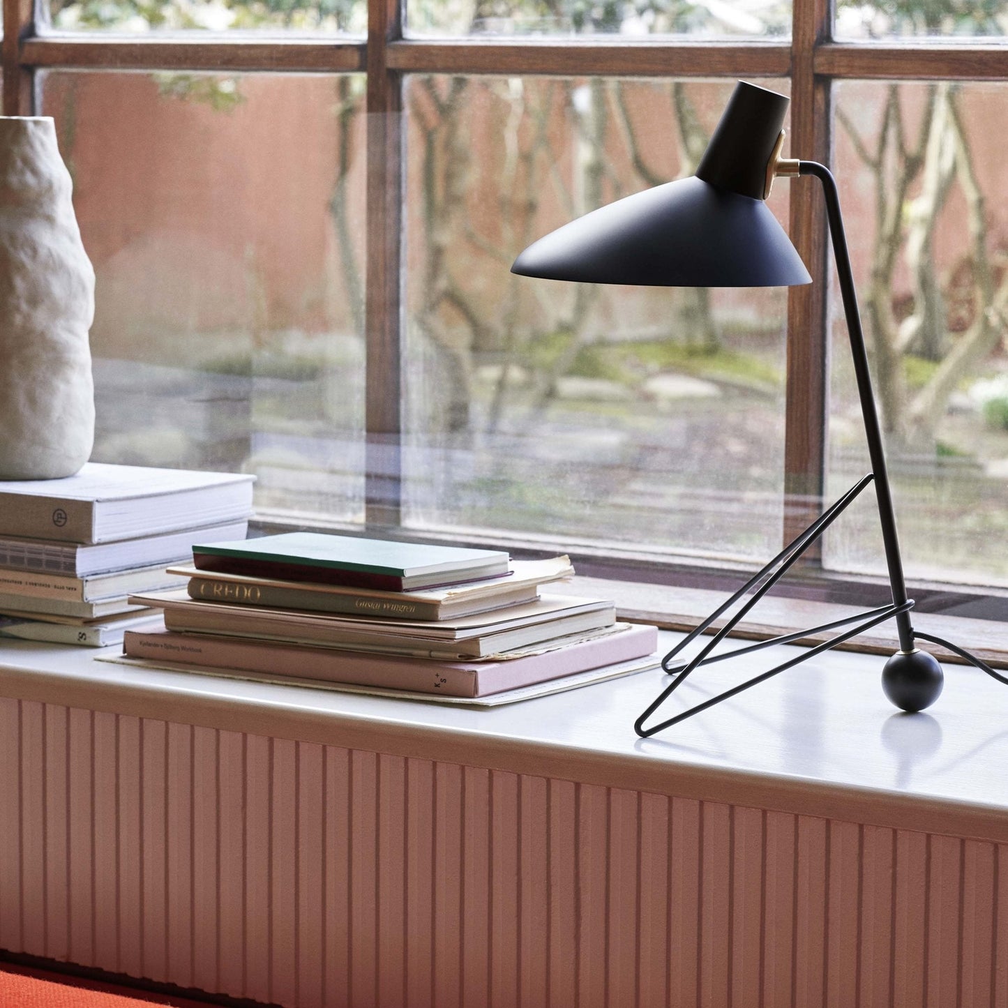 Svelte Noir Table Lamp