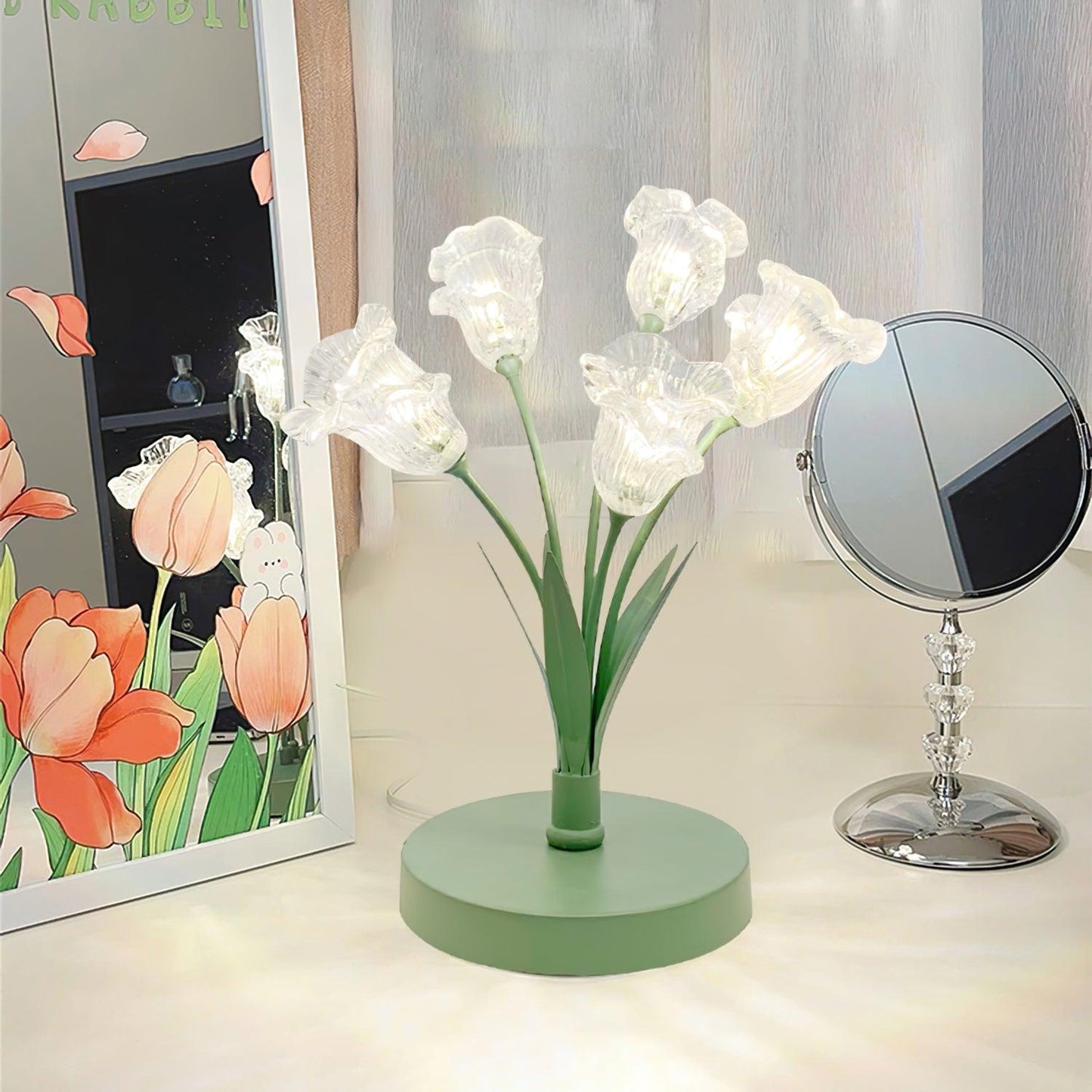 Tischlampe mit Tulpenblüte