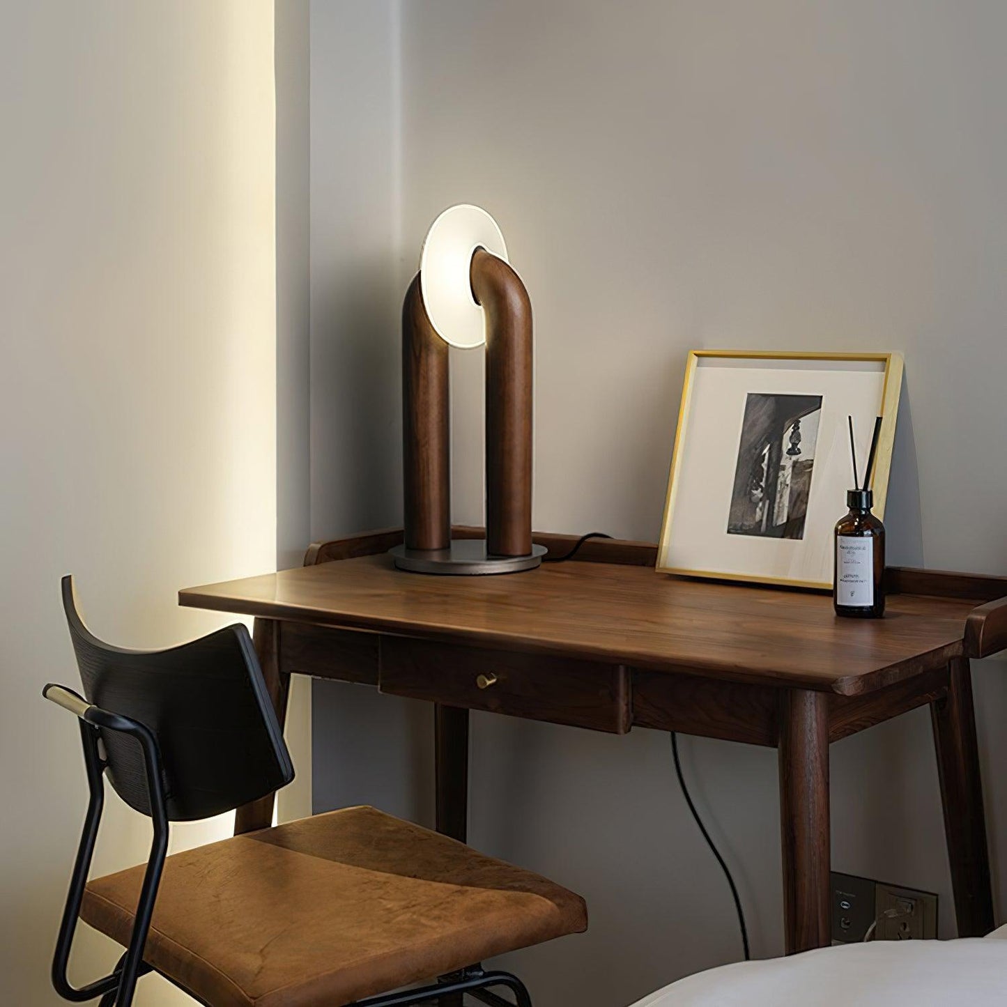 U-Shaped Xuanguang Table Lamp