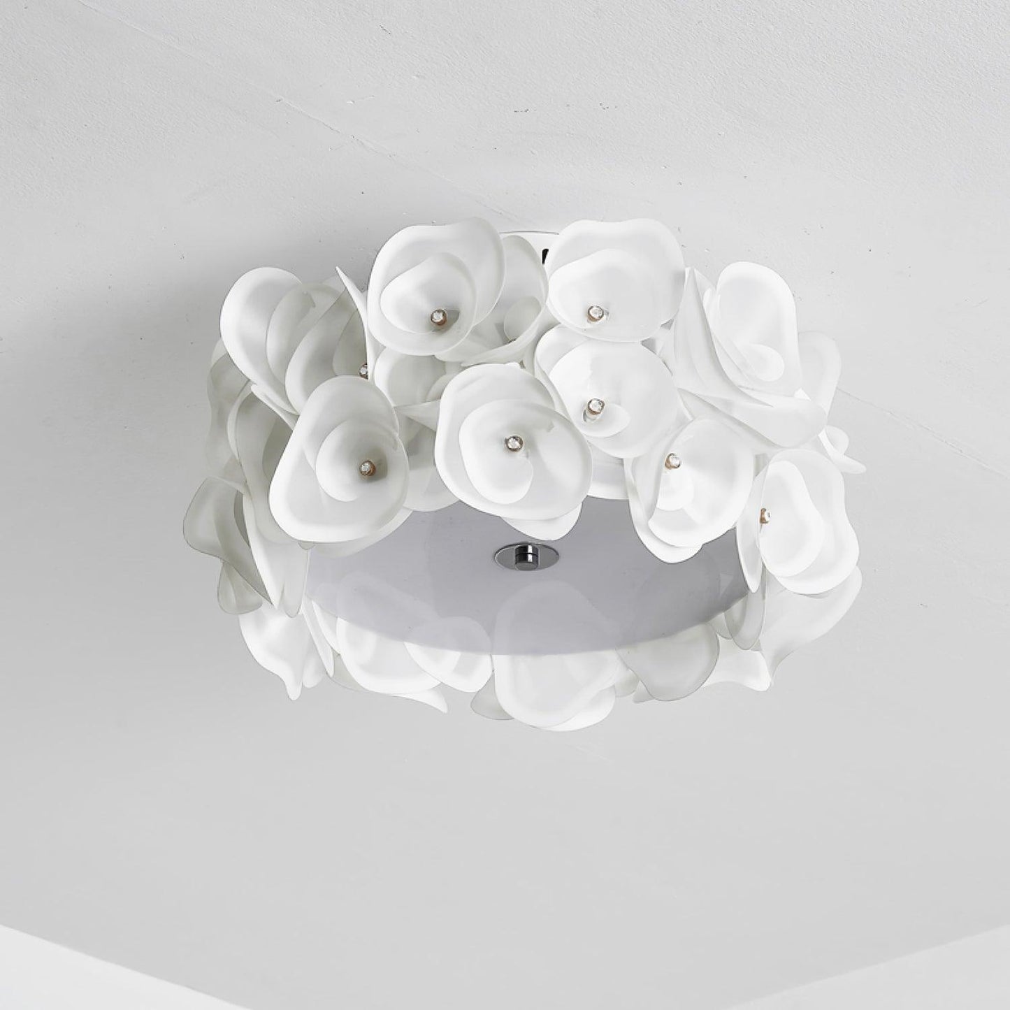 Weiße Hortensien-Deckenlampe