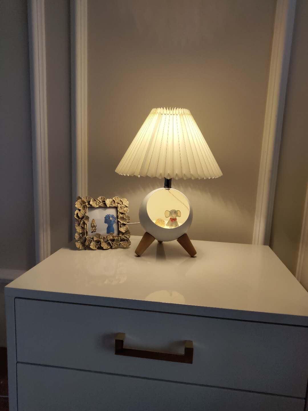 Kleine Tischlampe aus Holz