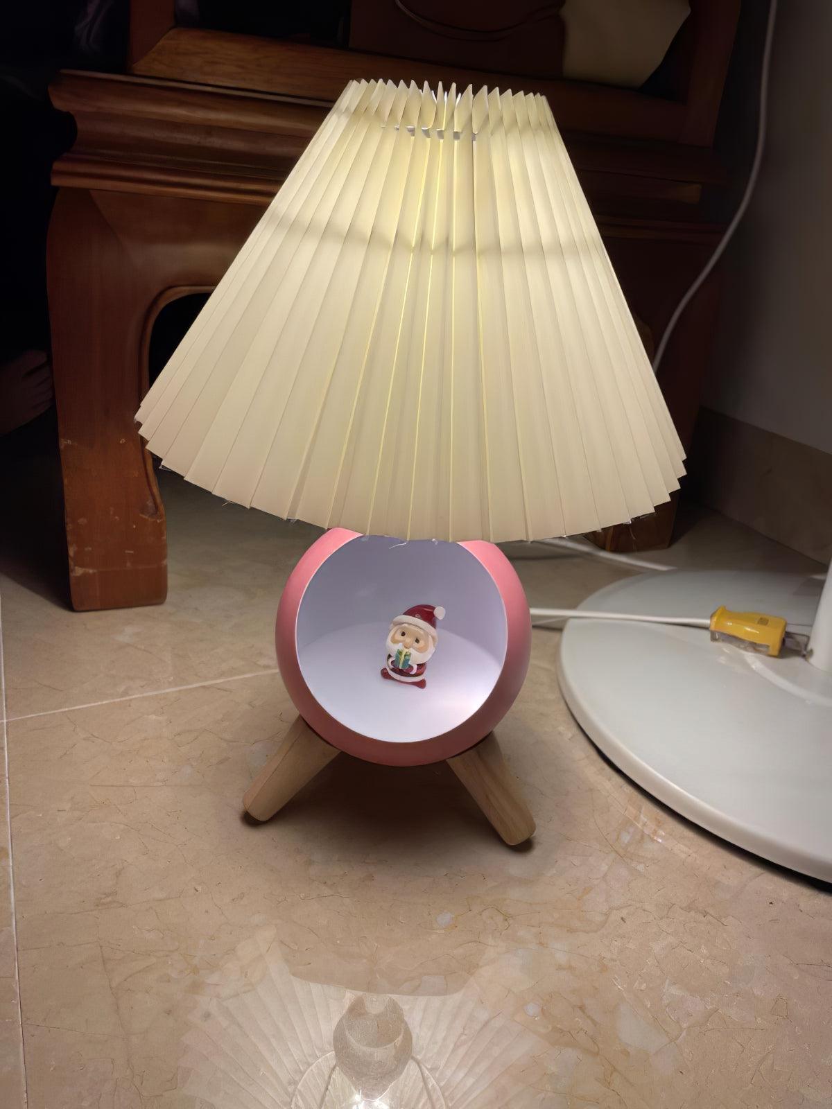 مصباح طاولة خشبي صغير